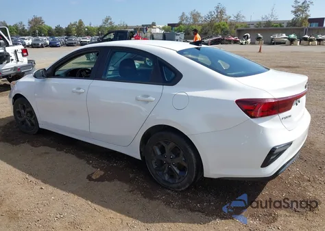 2021 Kia Forte Lxs z USA, uszkodzony, nr VIN 3KPF24AD6ME354275